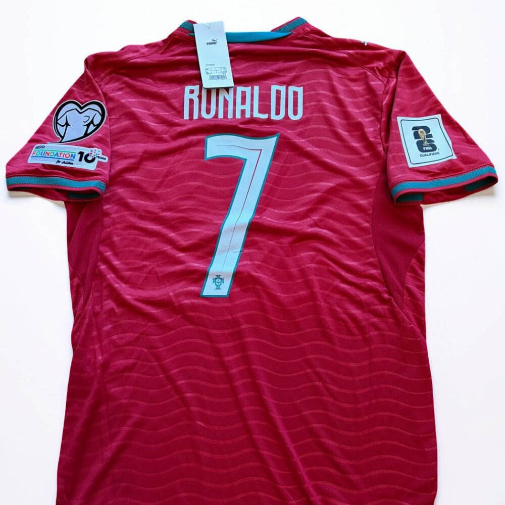 Portugal 2026 Red Soccer Jersey Ronaldo #7 Size L NEW - Picture 5 of 10